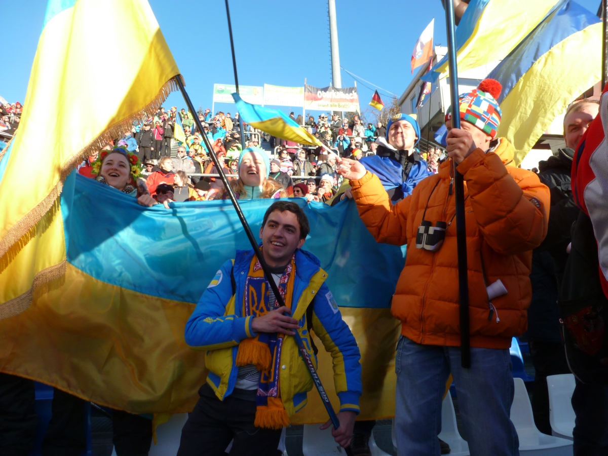 Ukrainische Fans feiern Sergey Semenov